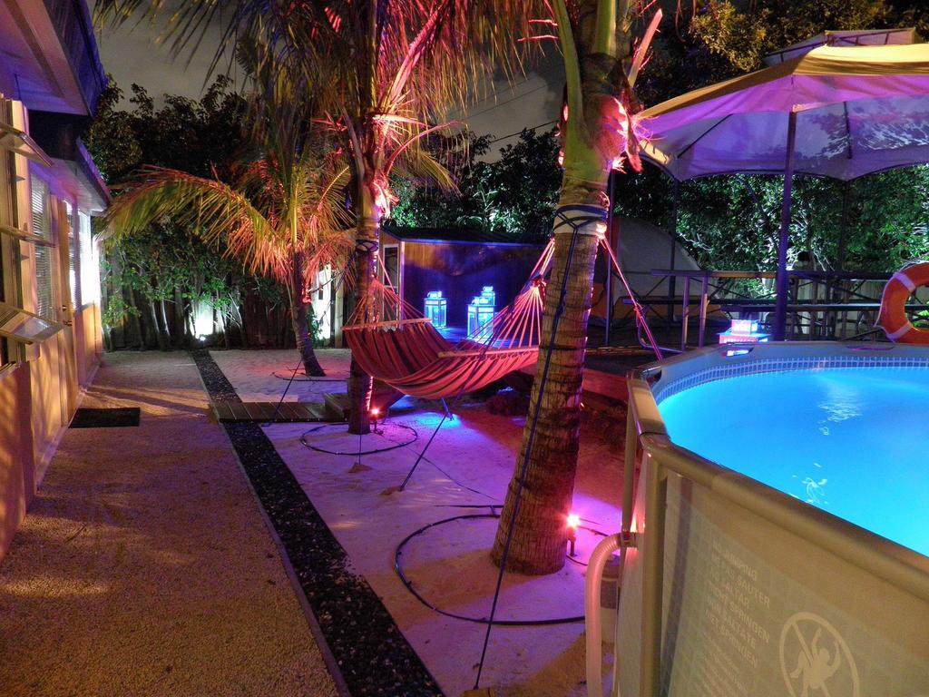 Blue Ocean Guesthouse Oakland Park Exterior photo